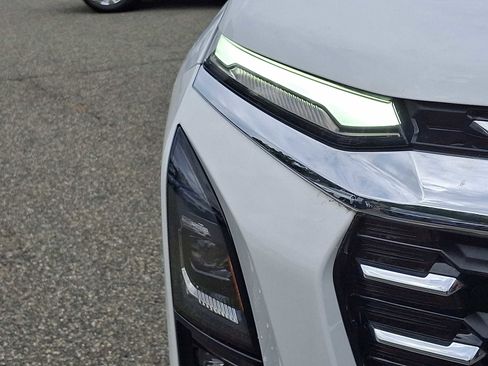 Used 2025 Chevrolet Equinox LT w/ Safety and Technology Package image 9