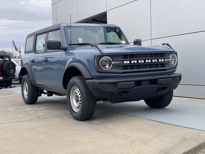 New 2025 Ford Bronco Base 4WD