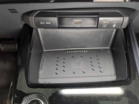 Used 2024 Kia Niro EX FWD image 29