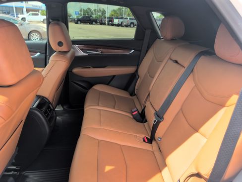 Certified 2025 Cadillac XT5 Premium Luxury w/ Technology Package FWD image 33