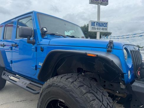 Used 2015 Jeep Wrangler Unlimited Sahara w/ Connectivity Group AWD/4WD image 21