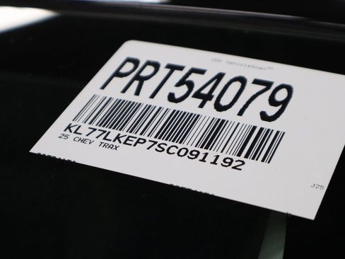 Used 2025 Chevrolet Trax ACTIV w/ Sunroof Package image 35