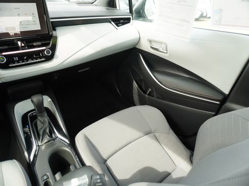 Used 2024 Toyota Corolla SE image 13