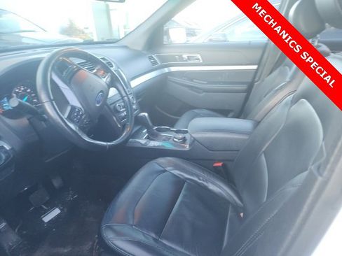 Used 2016 Ford Explorer XLT w/ Equipment Group 202A image 7