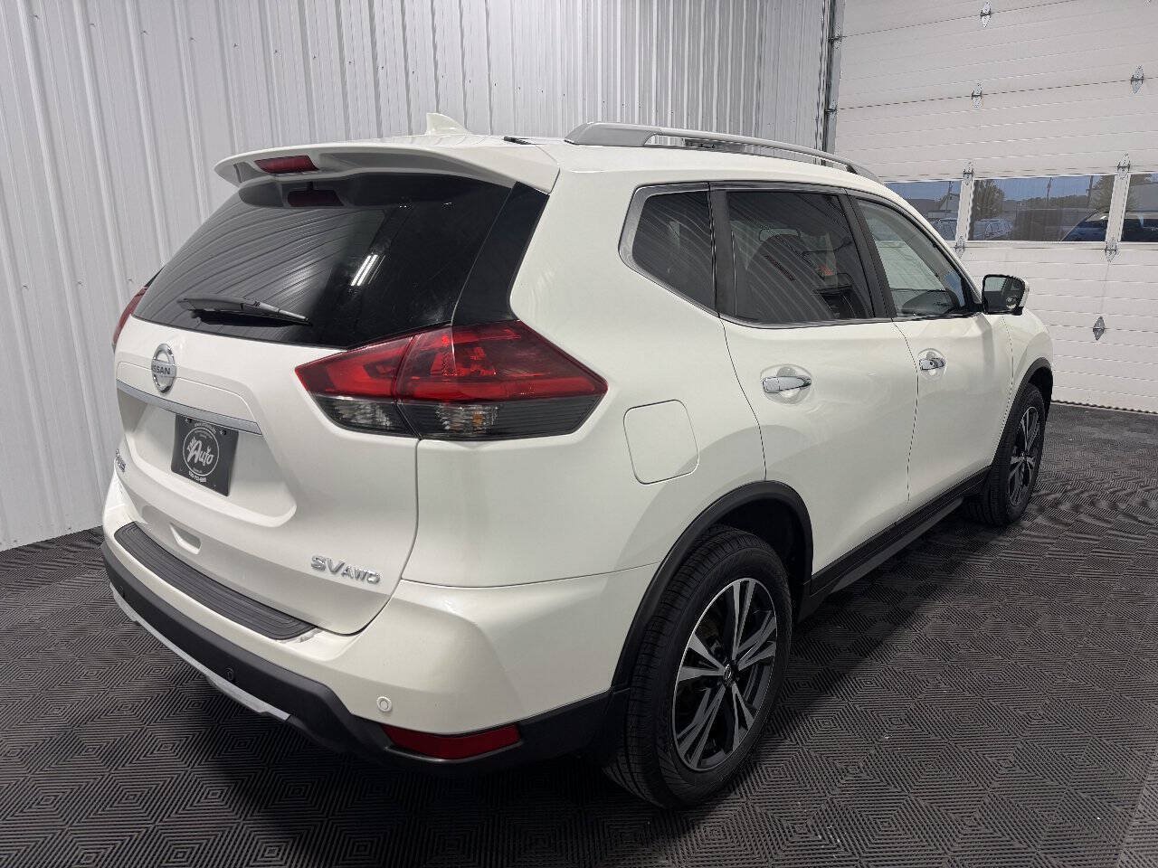 Used 2020 Nissan Rogue SV AWD/4WD image 3