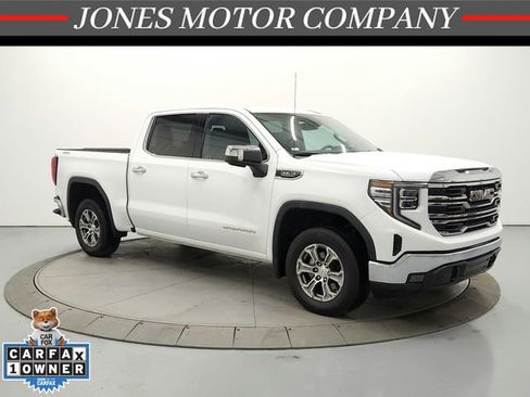 Used 2024 GMC Sierra 1500 SLT image 1