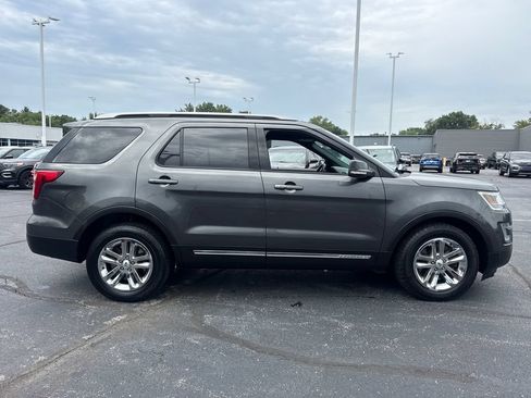 Used 2017 Ford Explorer XLT w/ Equipment Group 202A FWD image 6