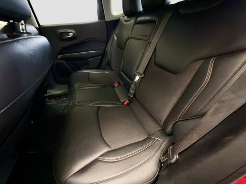 Used 2018 Jeep Compass Latitude image 12