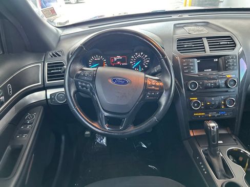 Used 2017 Ford Explorer XLT FWD image 16