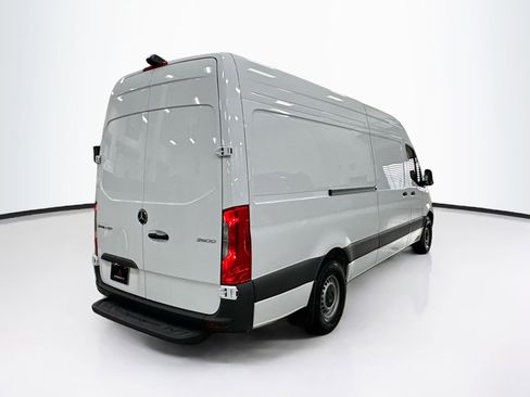 Used 2025 Mercedes-Benz Sprinter 2500 image 8