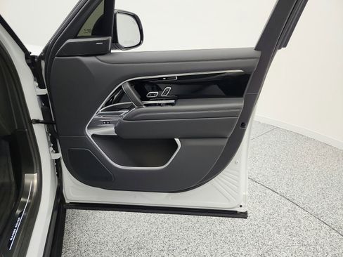 Used 2025 Land Rover Range Rover Long Wheelbase SE image 21
