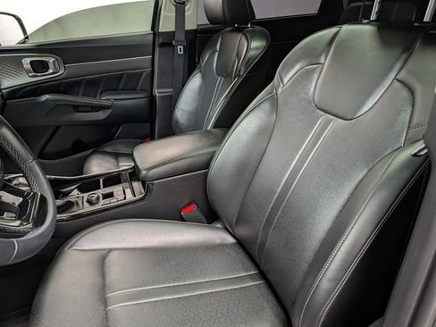 Used 2023 Kia Sorento SX AWD/4WD image 9