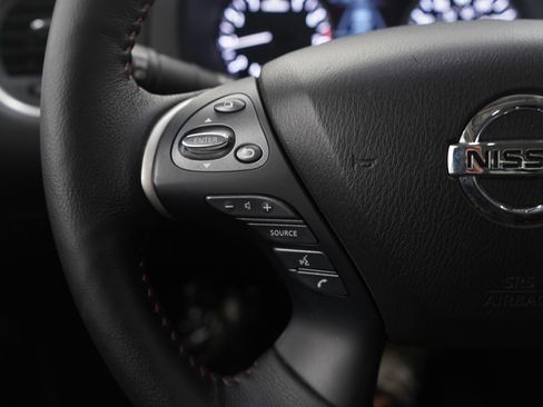 Used 2020 Nissan Pathfinder SL image 25