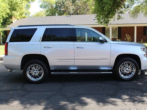 Used 2017 Chevrolet Tahoe LT w/ LT Signature Package RWD image 3