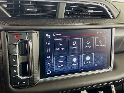 Used 2023 GMC Yukon Denali AWD/4WD image 15