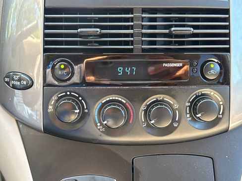 Used 2010 Toyota Sienna LE FWD image 25