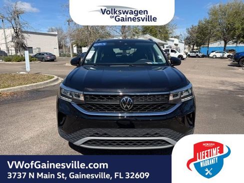 Certified 2024 Volkswagen Taos SE image 3