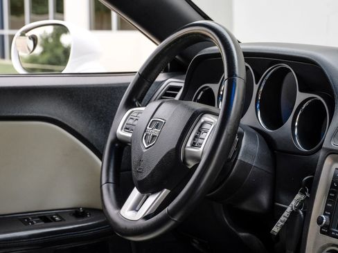 Used 2011 Dodge Challenger SRT8 image 21