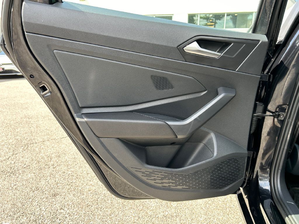 Used 2023 Volkswagen Jetta SE w/ Panoramic Sunroof Package FWD image 24