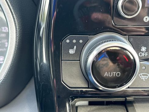 Used 2022 Toyota Highlander XLE image 30