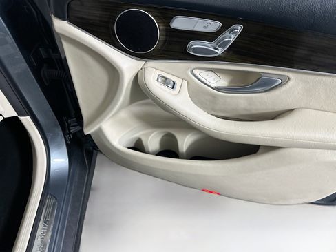 Used 2018 Mercedes-Benz GLC 300 image 32