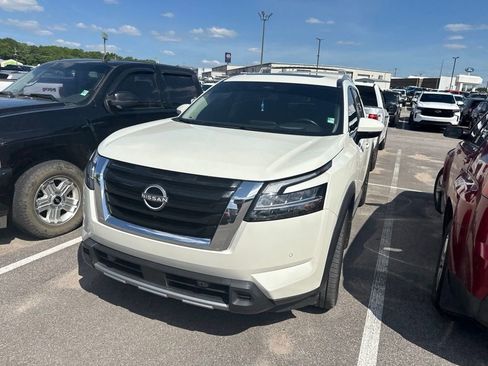 Used 2024 Nissan Pathfinder Platinum w/ Cargo Package AWD/4WD image 6