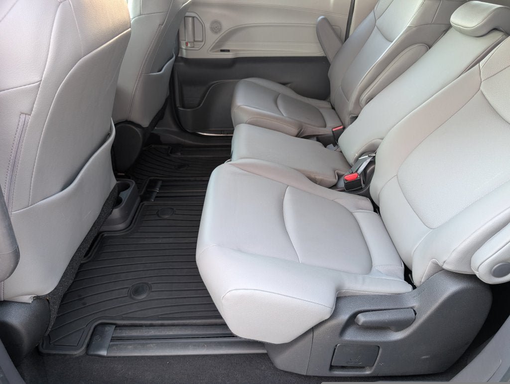 Certified 2022 Toyota Sienna XLE w/ XLE Plus Package FWD image 28