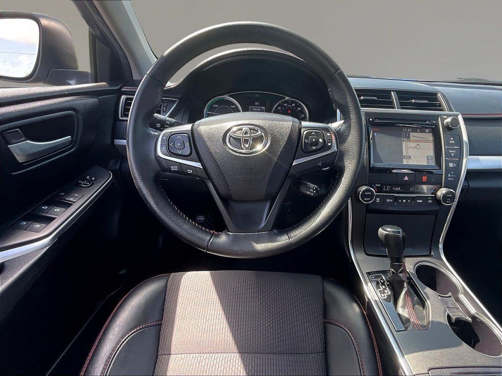 Used 2017 Toyota Camry SE w/ Moonroof Package FWD image 8