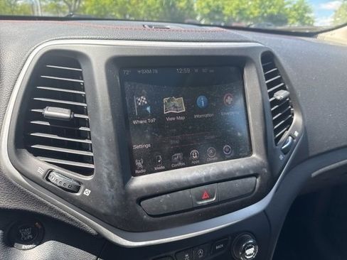 Used 2016 Jeep Cherokee Trailhawk w/ Comfort/Convenience Group AWD/4WD image 26