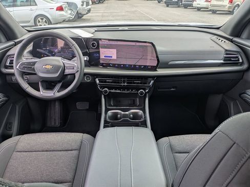 Used 2025 Chevrolet Traverse LT image 29