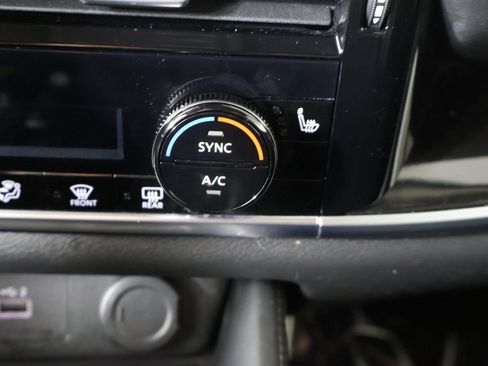 Used 2023 Nissan Rogue SL FWD image 45