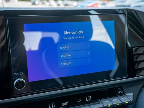 Used 2025 Toyota Camry SE image 12