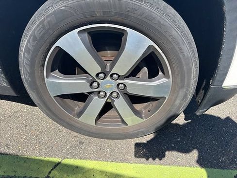 Used 2019 Chevrolet Traverse LT w/ LT Premium Package AWD/4WD image 5