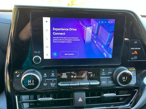 Used 2023 Toyota Highlander XLE image 18