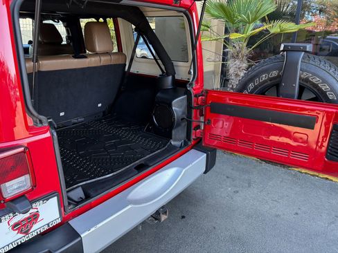 Used 2012 Jeep Wrangler Unlimited Sahara w/ Connectivity Group AWD/4WD image 20