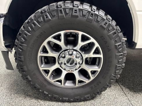 Used 2022 Ford F250 Lariat w/ Lariat Value Package AWD/4WD image 3
