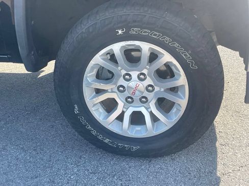 Used 2018 GMC Sierra 1500 SLE w/ SLE Value Package AWD/4WD image 5