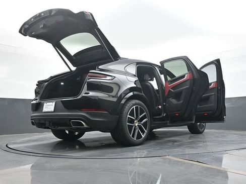 Certified 2024 Porsche Cayenne Coupe AWD/4WD image 27