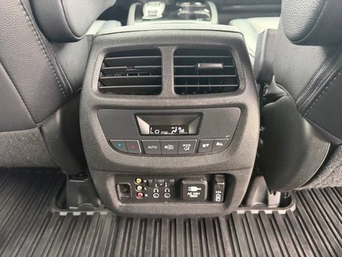 Used 2017 Honda Pilot Touring image 13