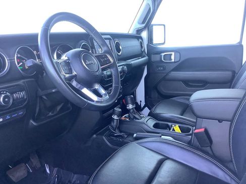 Used 2022 Jeep Wrangler Unlimited Sahara AWD/4WD image 3