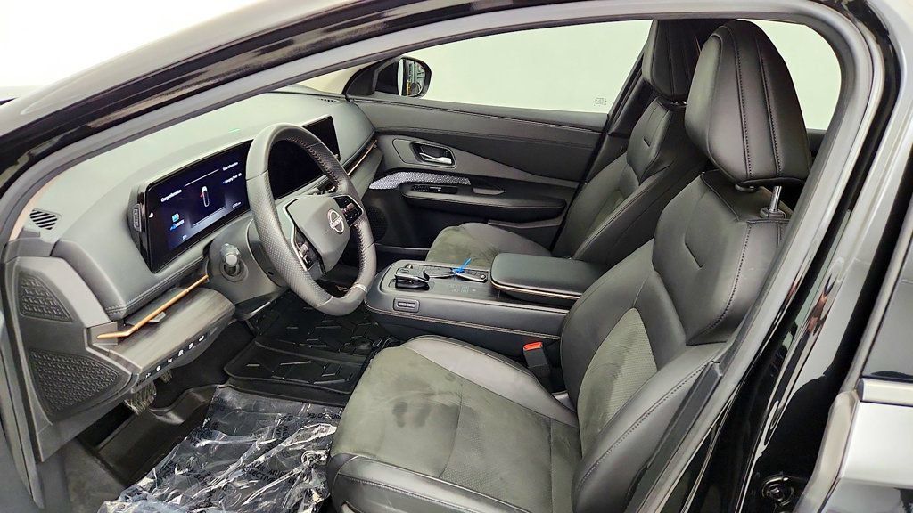 Used 2024 Nissan Ariya AWD image 13