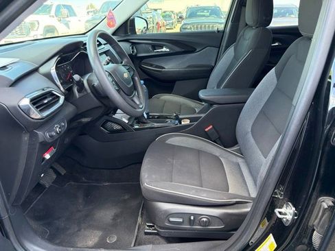 Certified 2022 Chevrolet TrailBlazer LT w/ Driver Confidence Package AWD/4WD image 2
