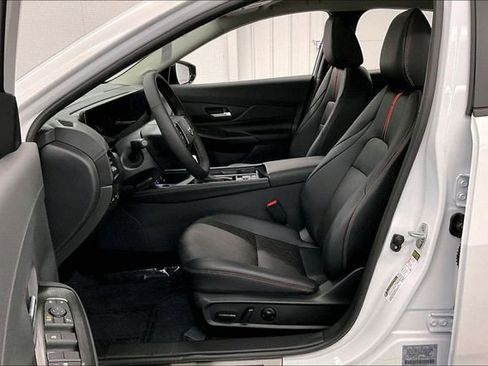 New 2026 Nissan Sentra SR w/ SR Premium Package FWD image 9