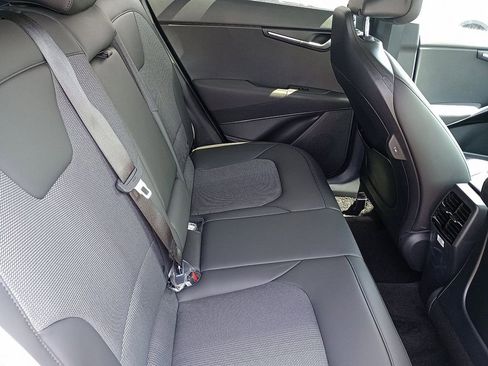 New 2025 Kia Niro EX image 8