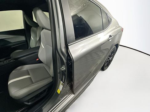 Used 2025 Toyota Camry SE w/ Convenience Package FWD image 12