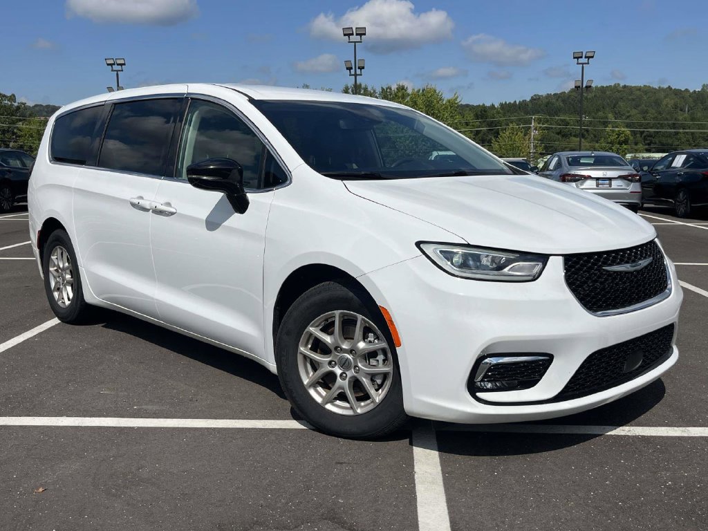 Used 2024 Chrysler Pacifica Touring-L FWD image 1