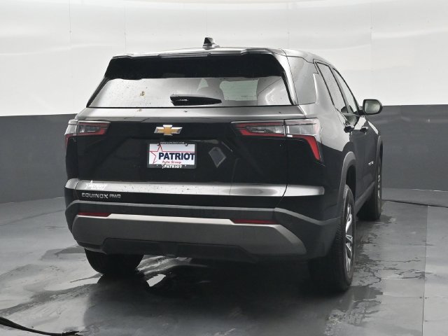 Used 2026 Chevrolet Equinox LT AWD/4WD image 2