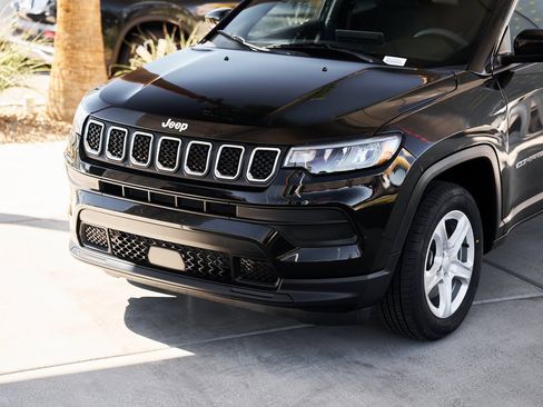 Used 2023 Jeep Compass Sport image 5