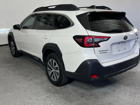 Used 2024 Subaru Outback Premium AWD/4WD image 5