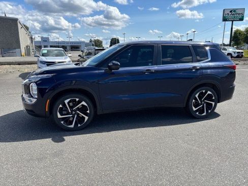 Used 2022 Mitsubishi Outlander SE AWD/4WD image 2
